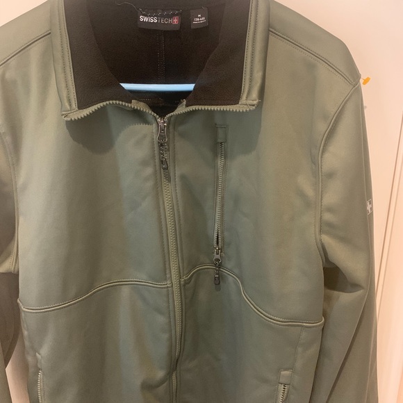 Swiss Tech lined soft shell coat for men.   Size Medium.  Zipper front. - Picture 2 of 7
